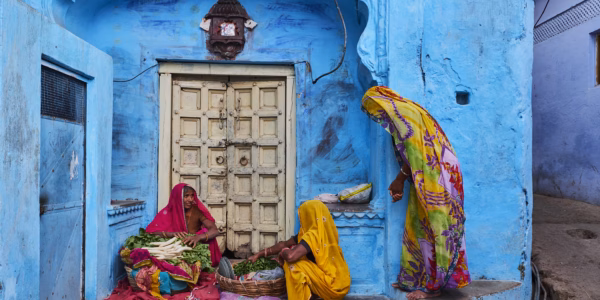 Women in India, Rajasthan, Jodhpur, the blue city